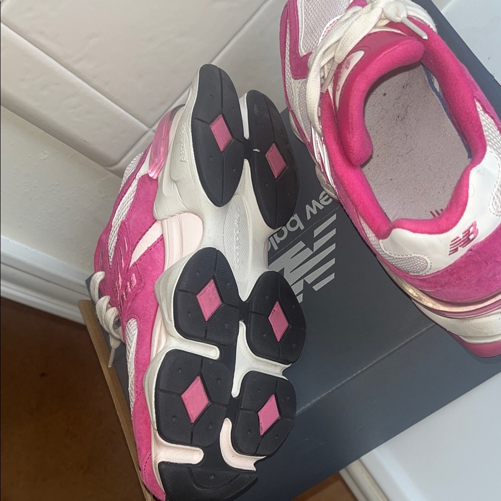 New Balance 9060 Fuchsia and White sneakers - Picture 4 of 5